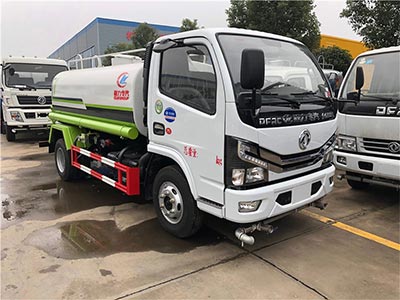 绿化喷洒车