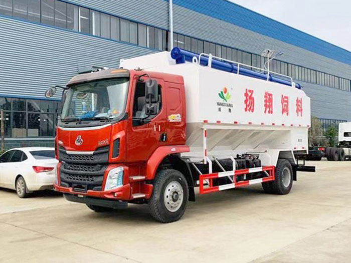 柳汽乘龙28方散装饲料车