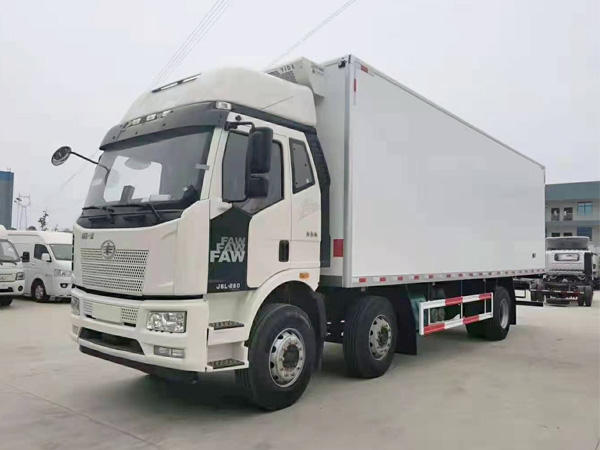 解放J6小三轴冷藏车-厢长8.7米