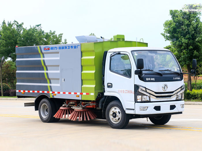 东风多利卡D6扫路车
