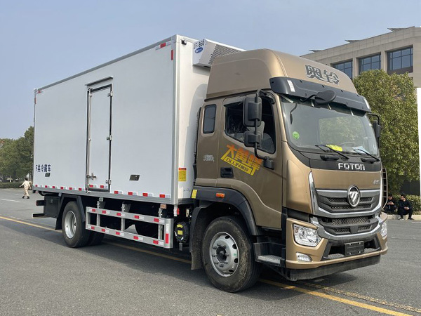 福田奥铃大黄蜂6.8米冷藏车
