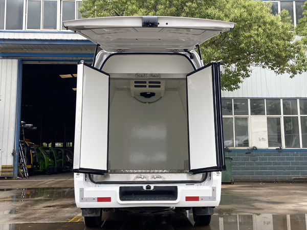 福田G7双排面包冷藏车