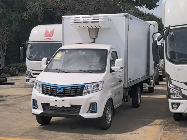 长安新豹T3 EV冷藏车