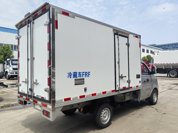 长安新豹T3 EV冷藏车