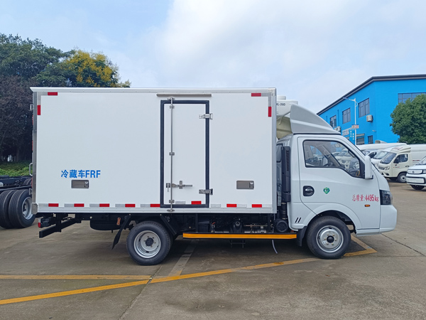 东风途逸T5冷藏车-3.7米厢长