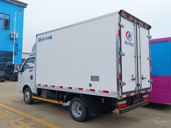 东风途逸T5冷藏车-3.7米厢长