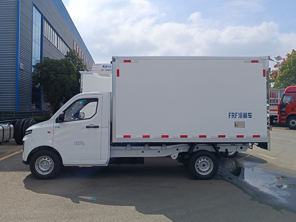 吉利远程F1E纯电动冷藏车-3.2米厢长