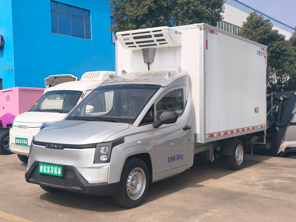菱势黄金小卡纯电动冷藏车