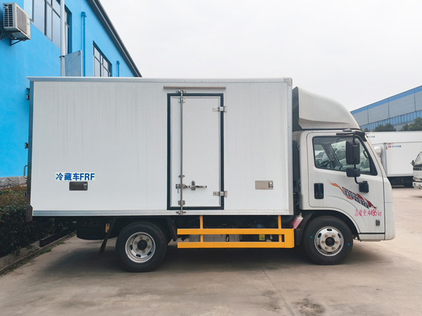 江铃顺达小卡冷藏车-3.7米厢长