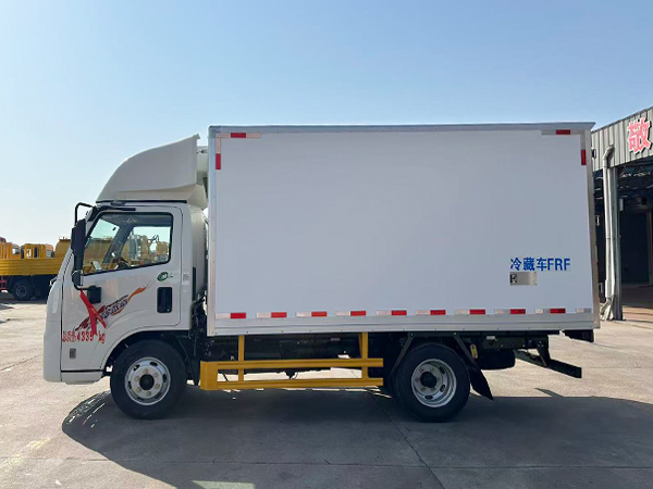 江铃顺达小卡冷藏车-3.7米厢长