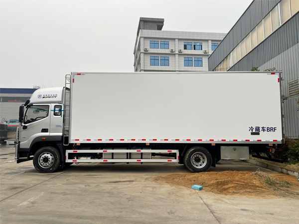 福田欧曼行星冷藏车-7.8米厢长