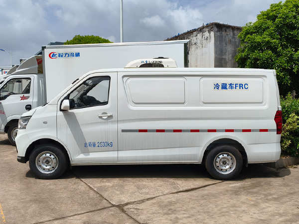 长安睿行M80冷藏车