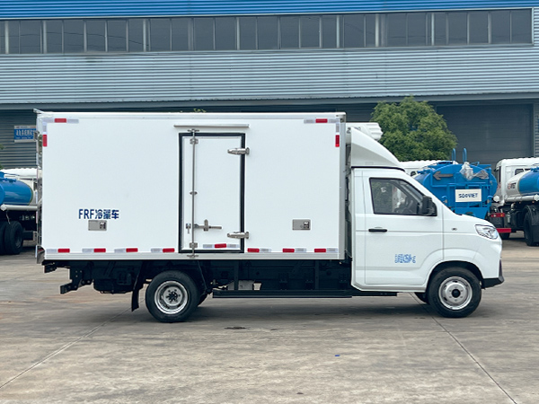 开瑞小象X7冷藏车-3.7米厢长