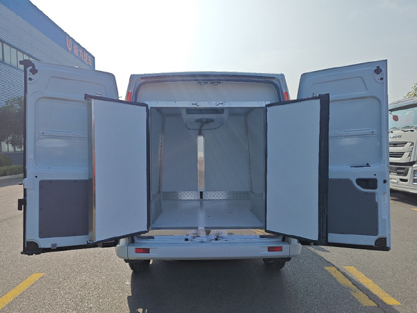 上汽大通V80冷藏车，上汽大通新途V80冷藏车，上汽大通V80面包冷藏车，上汽大通V80自动挡冷藏车