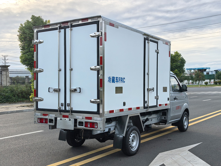 鑫源金杯S2冷藏车，金杯金卡S2冷藏车，华晨鑫源金杯金卡冷藏车，鑫源汽车金杯S2小型冷藏车