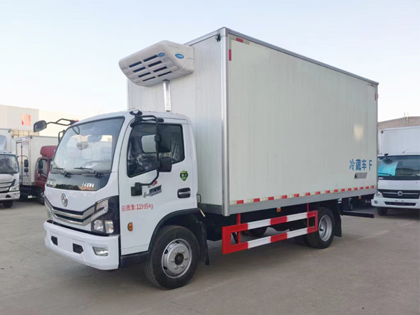 东风多利卡D7冷藏车-厢长5.1米