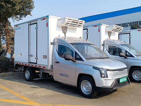 菱势黄金小卡纯电动冷藏车