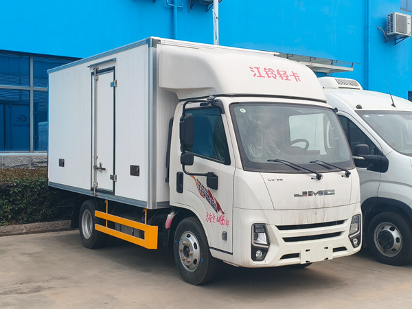 江铃顺达小卡冷藏车-3.7米厢长