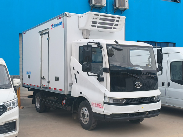 比亚迪T5DM增程式混动冷藏车