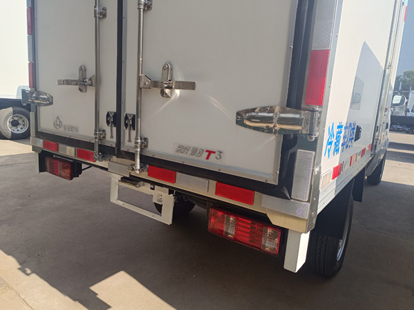 长安跨越新豹T3冷藏车，长安新豹T3冷藏车，长安3米冷藏车，长安小型冷藏车