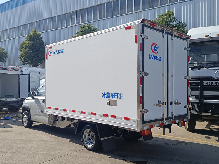 五菱菱势黄金卡纯电动冷藏车，菱势黄金卡冷藏车，菱势黄金卡后双轮冷藏车，五菱菱势纯电动小型冷藏车